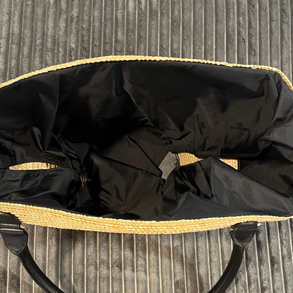 Balenciaga Straw Tote with Black Handles - Picture 4 of 5